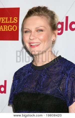 LOS ANGELES - APR 10: Kirsten Dunst na 25 GLADD Media Awards v Westin Bonaventure 