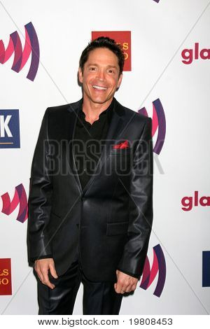 LOS ANGELES - APR 10: Dave Koz na 25 GLADD Media Awards v hotelu Westin Bonaventura
