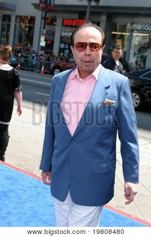 LOS ANGELES - APR 10: Sergio Mendes dospět 