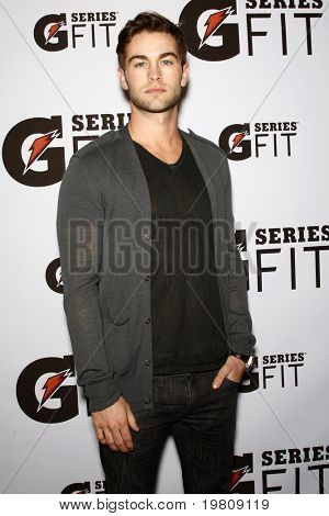 LOS ANGELES - APR 12: Chace Crawford ankommer på 