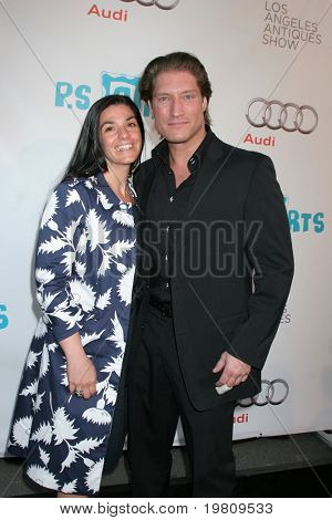 LOS ANGELES - APR 13: Sean Kanan přijíždí v 16 starožitnosti Los Angeles Ukázat slavnostní otevření noc 