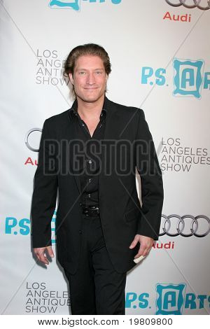 LOS ANGELES - 13 kwietnia: Sean Kanan dotarł 16 Los Angeles antyki Pokaż gali otwarcia festiwalu 