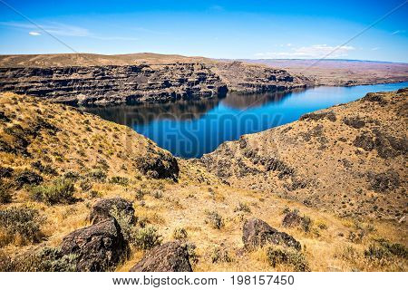 Wanapum Lake Colombia River Wild Horses Monument And Canyons