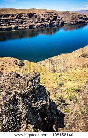 Wanapum Lake Colombia River Wild Horses Monument And Canyons