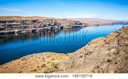 Wanapum Lake Colombia River Wild Horses Monument And Canyons