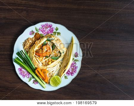 Famous food in Thai style phad thai Fried Noodles with shrimp and vegetables wrapped with eggs
