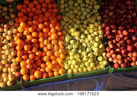 Good fruits apple orange green apple it is nice