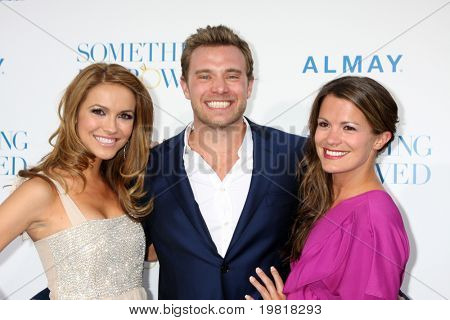 LOS ANGELES - 3 Mayıs: Melissa Claire Egan, Billy Miller ve Chrishell 