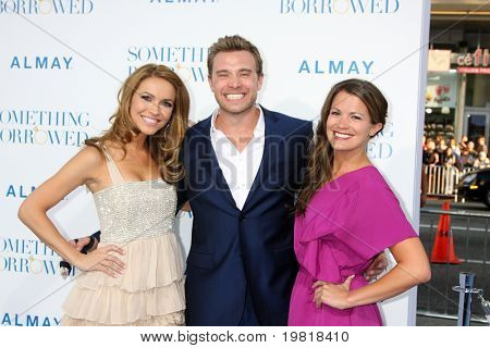 LOS ANGELES - 3 Mayıs: Melissa Claire Egan, Billy Miller ve Chrishell 