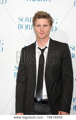 LOS ANGELES - 3 de mayo: Thad Luckinbill que llegan en el estreno mundial de 