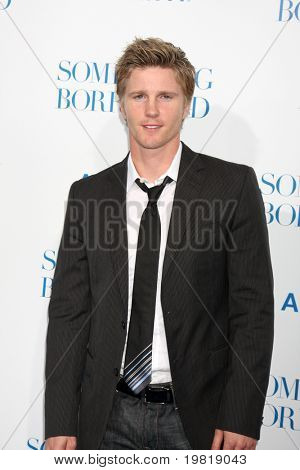 LOS ANGELES - 3 de mayo: Thad Luckinbill que llegan en el estreno mundial de 