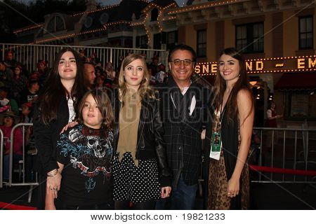 LOS ANGELES - 7. maj: Andy Garcia og familie ankommer til 