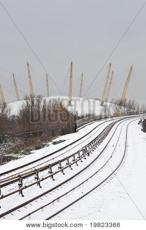 Londra - Aralık 02: Kar sonbahar kış soğuk başlangıcı sırasında belgili tanımlık UK neden kayıt
