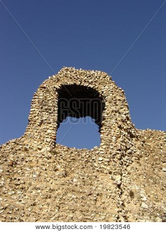 Flint archway i Norman ruiner ved Benwick i Kent