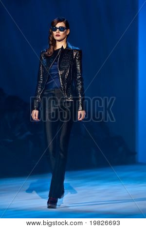 NEW YORK - 12. februar: En model gåture landingsbane for Christian Siriano samlinger under Merced
