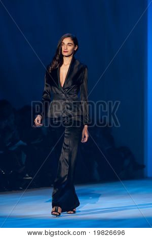 NEW YORK - 12. februar: En model gåture landingsbane for Christian Siriano samlinger under Merced