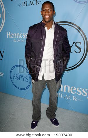 HOLLYWOOD, CA. - 13. heinäkuuta: Baltimore Ravens jalkapallo pelaaja Ken Hamlin osallistuu Fat tiistai ESP