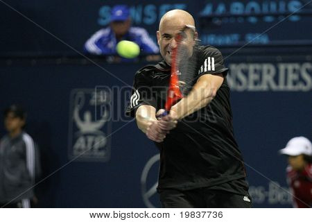Los Angeles, ca. 24 Juli: Andre Agassi (im Bild) und John Mcenroe spielen Sie eine Nächstenliebe-Übereinstimmung in der Fa