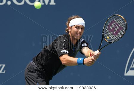 LOS ANGELES, CA. - 26 lipca: Lukas Lacko Ernests Gulbis Łotwy i Słowacji (na zdjęciu) grać m