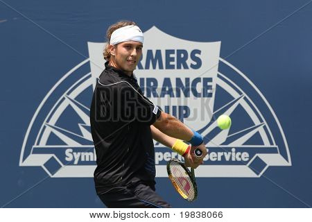 LOS ANGELES, CA. - 26 lipca: Lukas Lacko Ernests Gulbis Łotwy i Słowacji (na zdjęciu) grać m