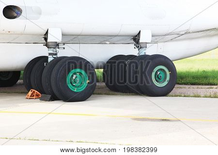 The chassis of transport aircraft are multi-wheeled on relatively short racks.
