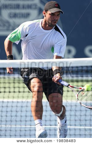 LOS ANGELES, CA. - 29. Juli: Alejandro Falla von Columibia (im Bild) und Erenests Gulbis über Lettland pl