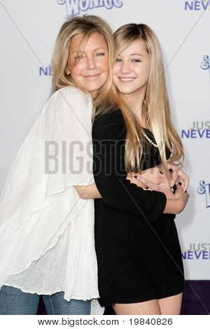 LOS ANGELES, CA - 8 FEB: Heather Locklear & Ava Sambora arrivano a Justin Bieber: Never Say Never