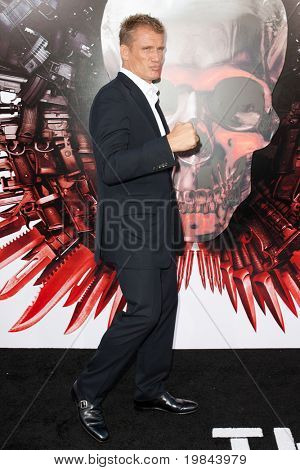 HOLLYWOOD, CA. - AUG 3: Dolph Lundgren ankommer til The Expendables Los Angeles premiere på Graumans 