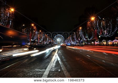 De Champs Elyses om natten