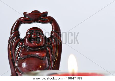 Buda heykeli ve mum