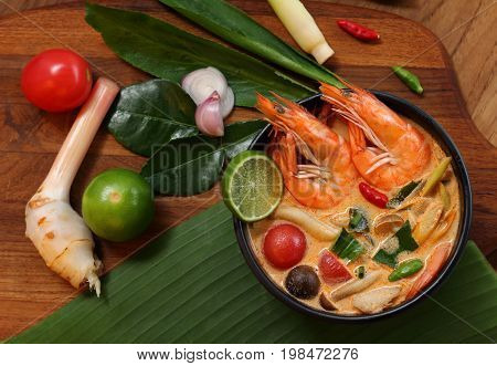 Tom Yum Goong or Tom Yam Kung is soup food thai shrimp soup thai is sour taste.
