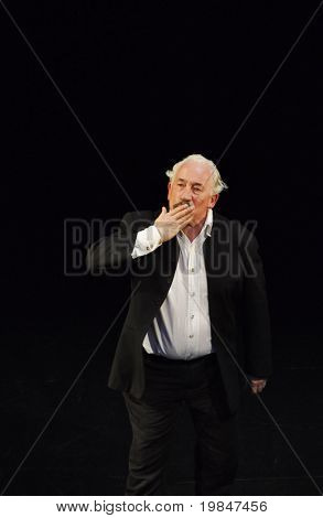 BRIGHTON, Velká Británie-červenec 16: Simon Callow velikánů veřejnost po provedení Shakespeare muž Stratfo