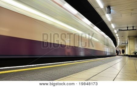 ロンドン地下鉄の駅に到着