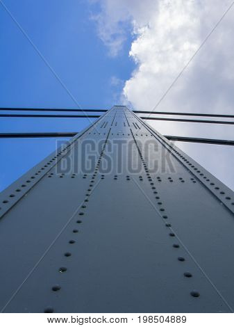 Detailed view on the structural engineering of the Theodor-Heuss-Bridge in Dusseldorf