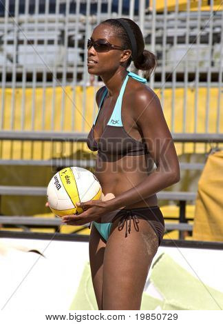 GLENDALE, AZ - settembre 27: 2000 Olympian Annett Davis compete a AVP migliori di Beach volley