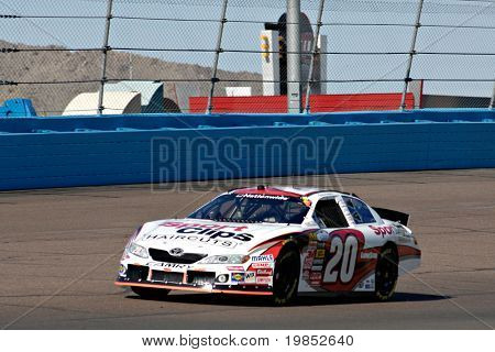 AVONDALE, AZ - 17 avril : Joey Logano #20 participe à la course NASCAR Nationwide Series à Phoenix en