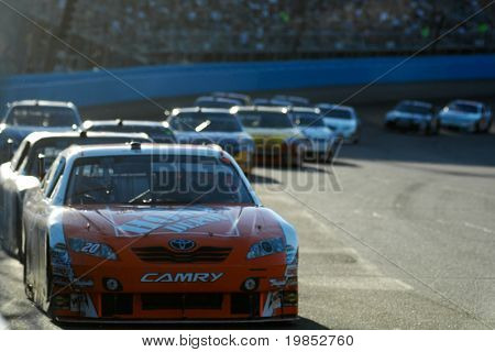 AVONDALE, AZ - 18 avril : Fils de Joey Logano #20 un groupe de voitures lors de la coupe Sprint de NASCAR race à la 