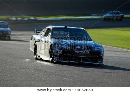 AVONDALE, AZ - 18 aprile: Casey Mears #07 compete nella gara NASCAR Sprint Cup presso il Phoenix Inter