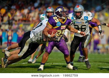 Wien, Österreich 13. April: Österreichische Fußball-Liga: Rb Josiah Cravalho (# 25, Wikinger) Resultate ein,