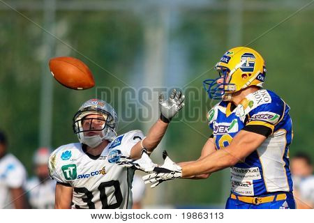 Wien, Österreich 24. Mai: österreichische Fußball-Liga: Db Manuel Eisenfhr (# 30, Jäger) und die Swar