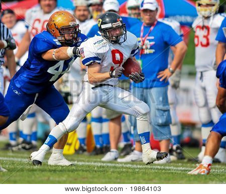 WOLFSBERG, AUSTRIA - 22 agosto American Football B-CE: RB Stanislay (#9, Ceca) e la sua squadra battere I