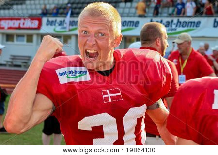 WOLFSBERG, AUSTRIA - 20 agosto American Football B-CE: DB Kasper Freiesleben Petersen e la sua squadra b