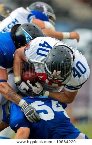 WOLFSBERG, AUSTRIA - 22 agosto American Football B-CE: RB Martin Dlouhy (#40, Ceca) e il suo team