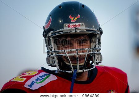 WOLFSBERG, AUSTRIA - 20 agosto American Football B-CE: WR Joan Carles Bartra (#22, Spagna) e il suo te