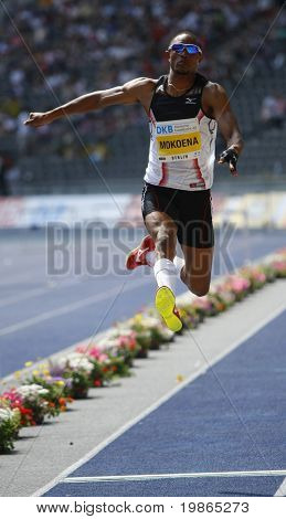 Godfrey Mokoena Sydafrika konkurrerer i længdespring på Istaf Berlin International gyldne Lea