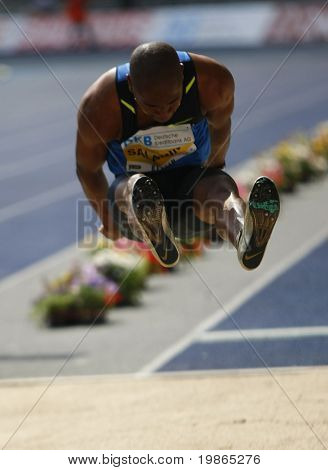 การแข่งขันกระโดดไกลในการ Istaf เบอร์ลินอินเตอร์เนชั่นแนลโกลเด้นลีที่ปานามา Irving Saladino