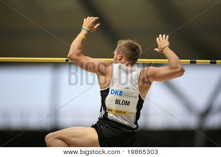 แข่งขันในเพดานเสาที่ Istaf เบอร์ลินอินเตอร์เนชั่นแนลโกลเด้นลีที่เนเธอร์แลนด์ Rens Blom