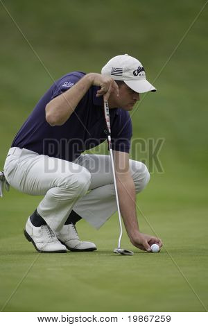 GLENEAGLES-Schottland-AUGUST 30, Franzose Francois Delmontagne seine Kugel platzieren, während in t im Wettbewerb