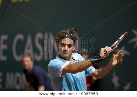 MONTE CARLO Mónaco el 24 de abril, Gael Monfils FRA v Roger Federer SUI compitiendo en el ATP Masters tourn