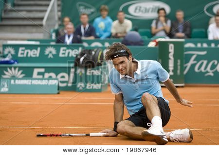 MONACO MONTE CARLO em 23 de abril, Ruben Ramirez Hidalgo ESP v Roger Federer SUI competindo no mastro ATP